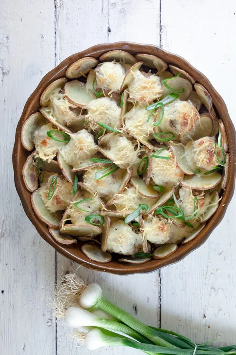 Oven baked meatballs, potatoes and bechamel sauce