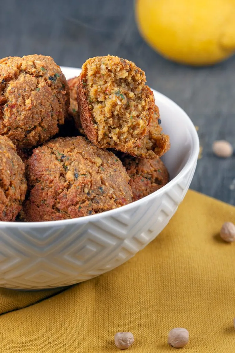 Oven-roasted grilled red pepper falafel
