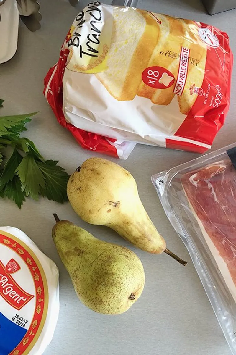 Brie and soft pear bites ingredients