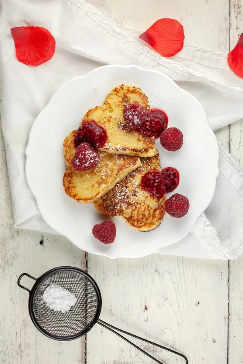 French toast with raspberries