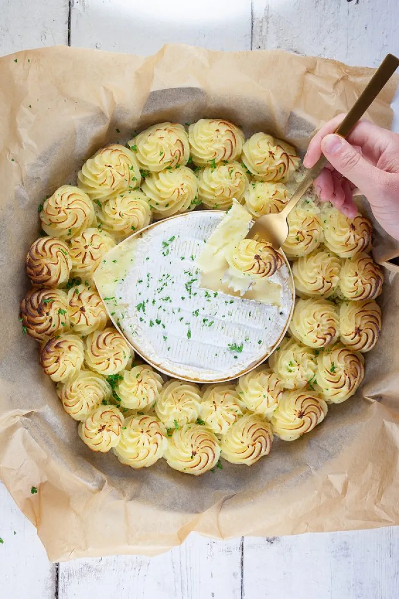 Oven baked camembert with pommes duchesse