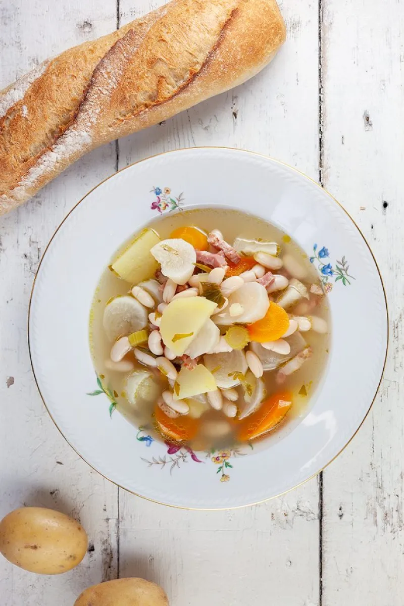 Summer white bean soup