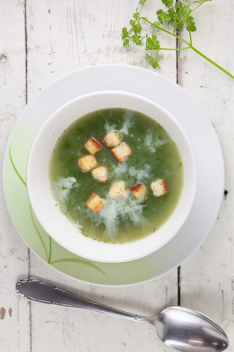 Chervil soup with croutons