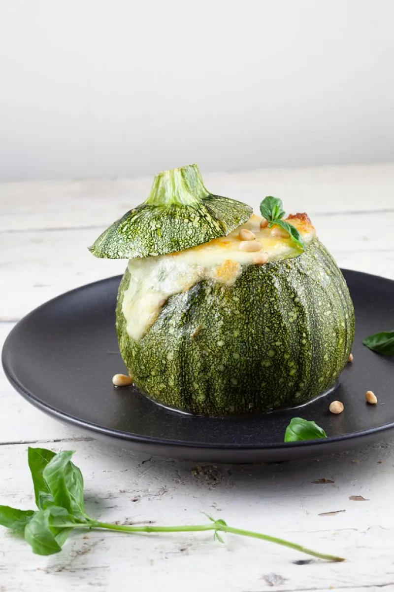 Stuffed zucchini with ricotta and bacon