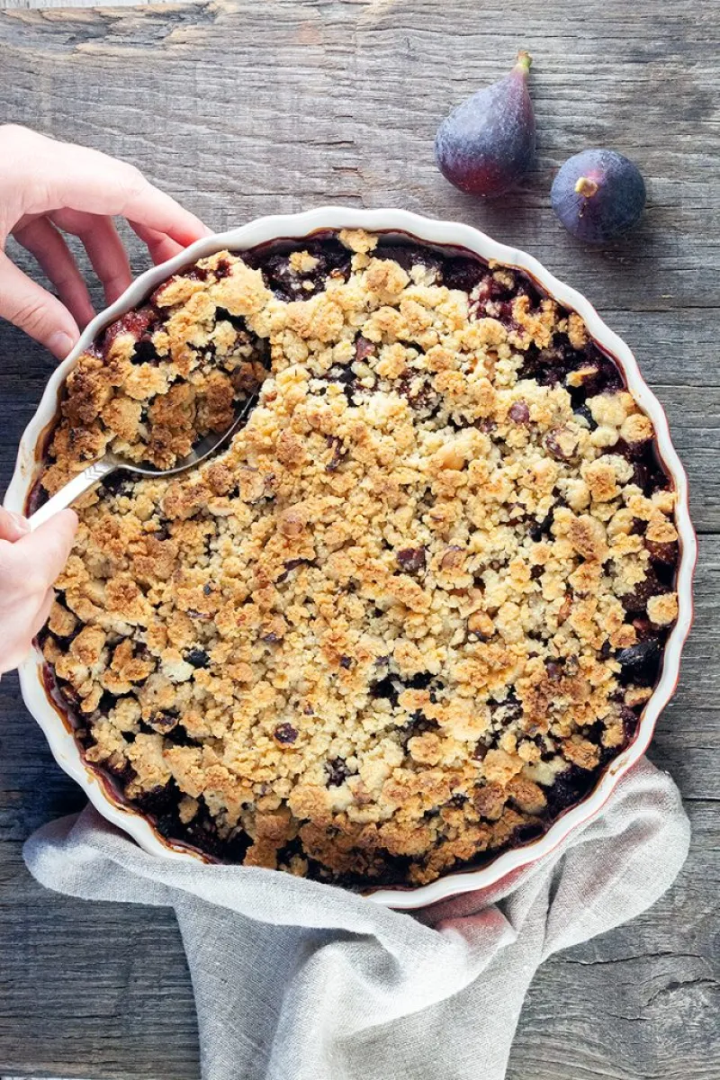 Fig and apple crumble