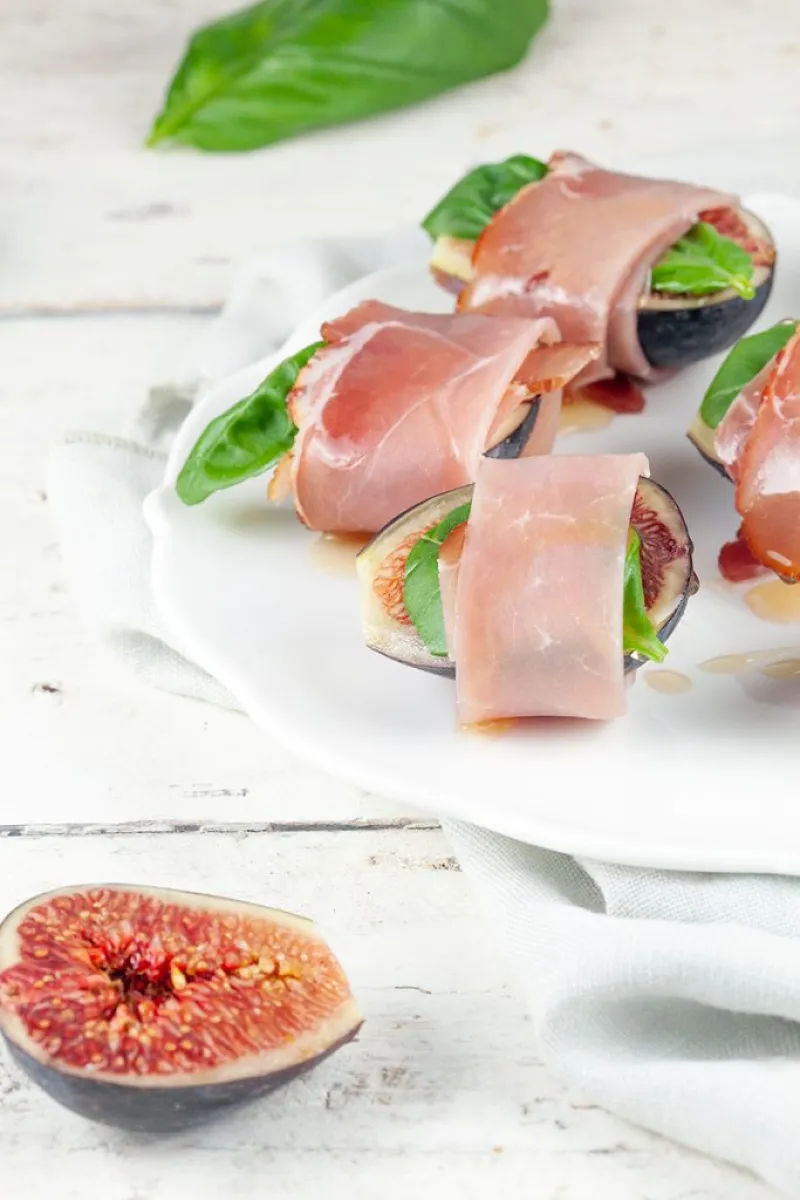 Fig and ham appetizers