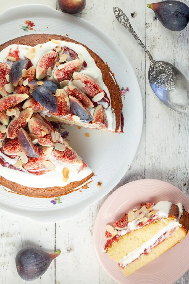 Olive oil cake with mascarpone and figs