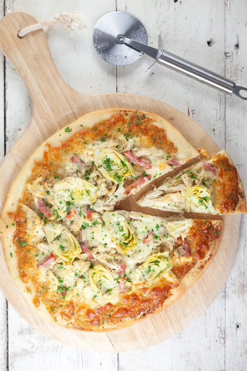 Chicken alfredo pizza