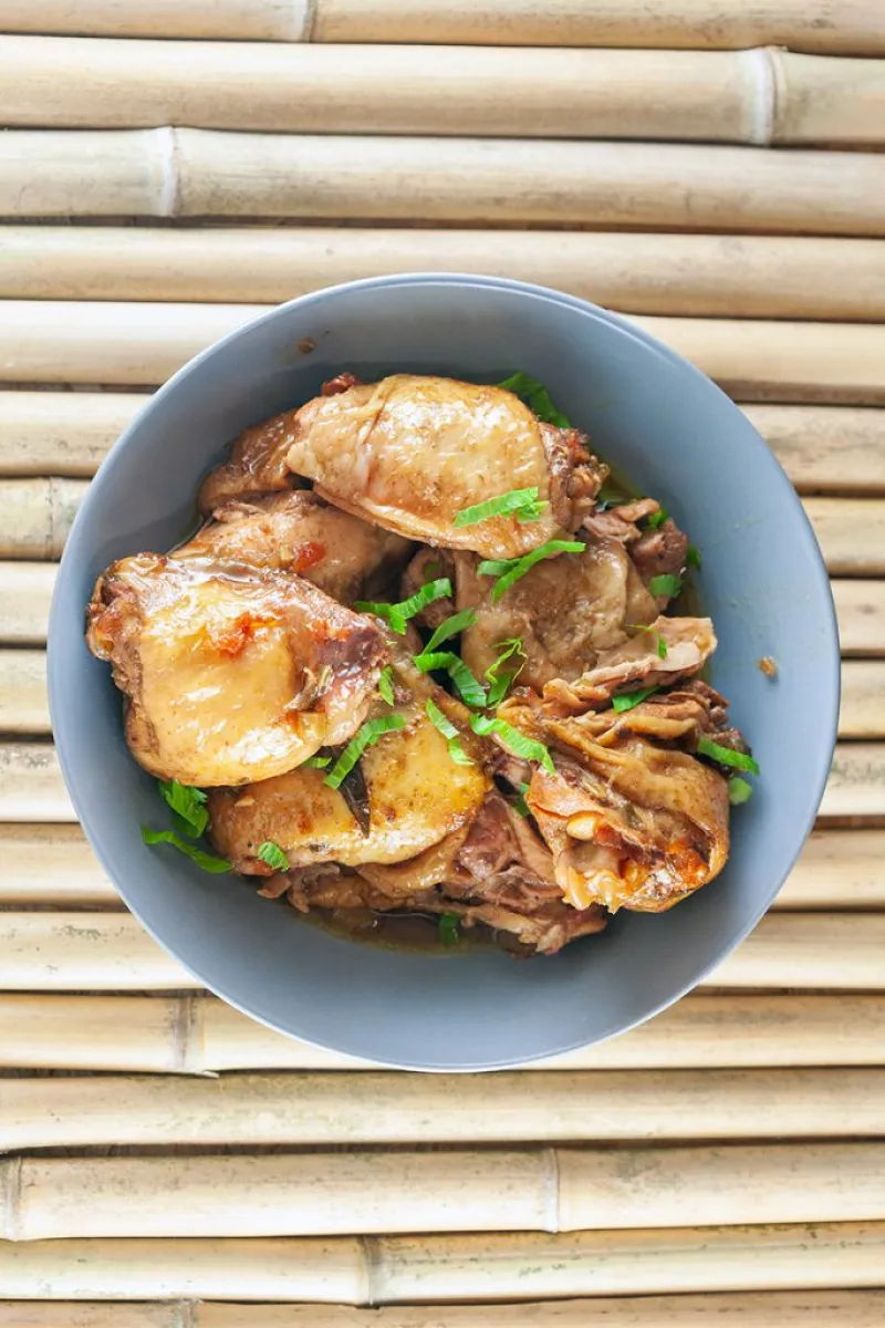 Slow cooker Surinamese chicken thighs