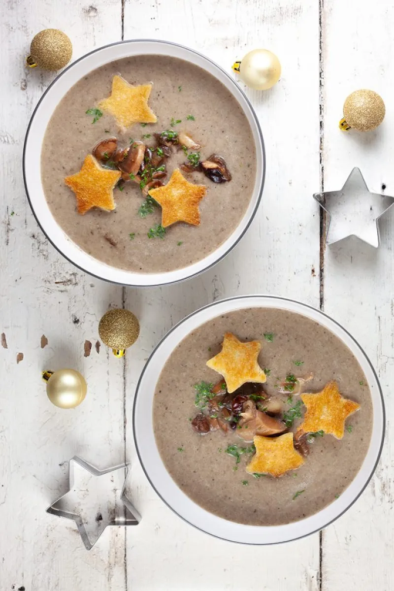 Creamy mushroom and truffle soup