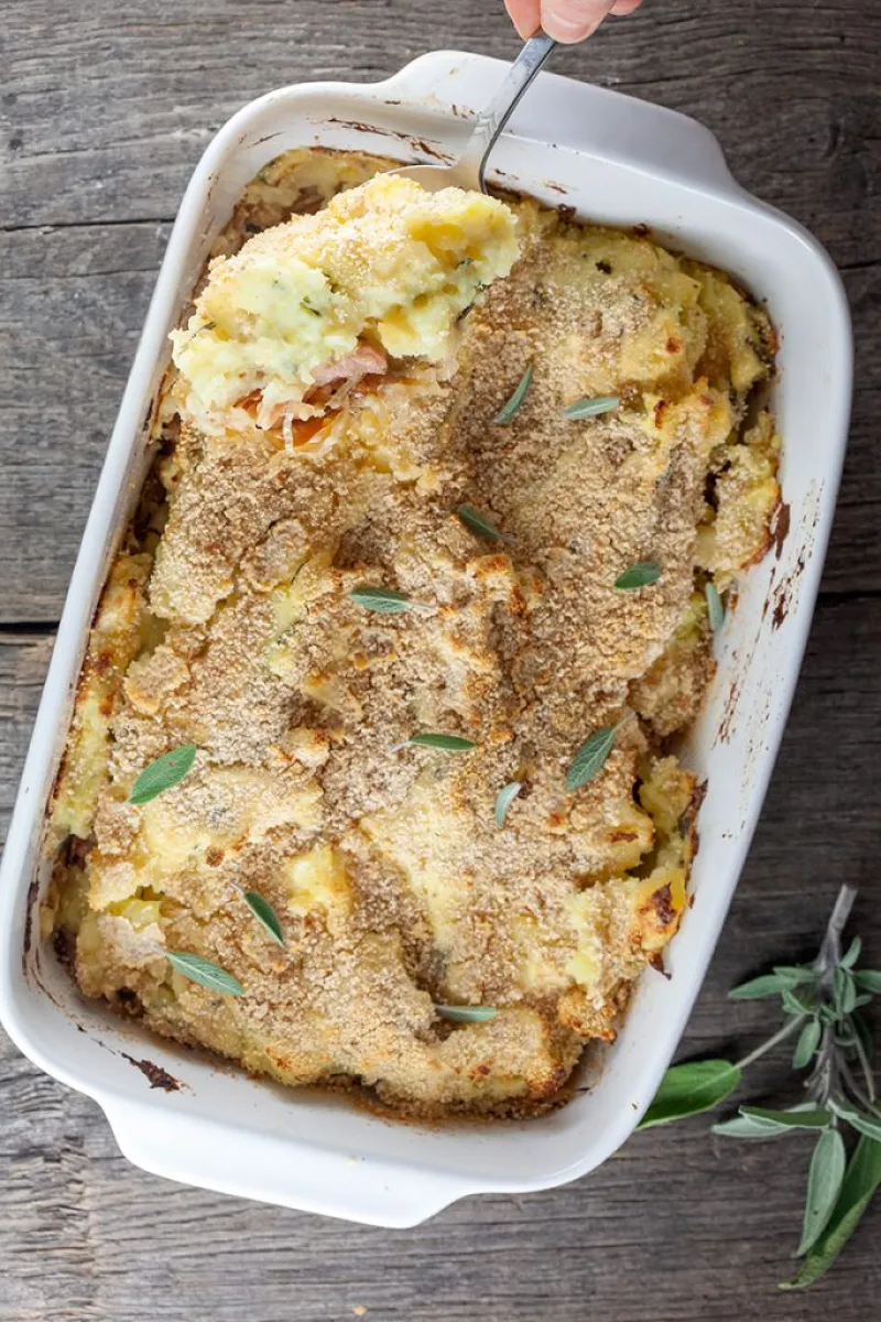 Dutch hete bliksem and sauerkraut casserole