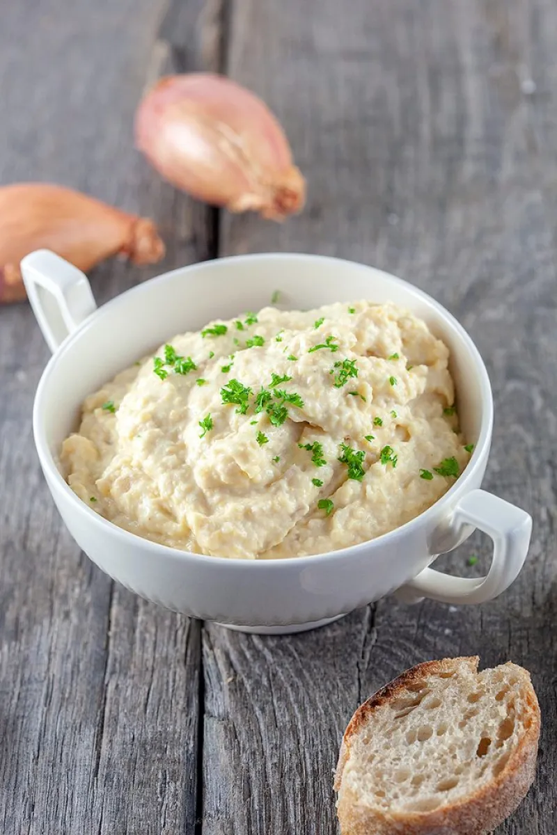 Caramelized onion hummus