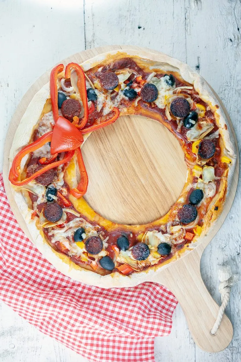 Holiday wreath pizza