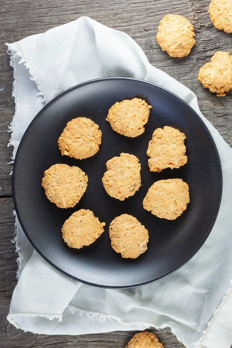 Savory cheese cookies