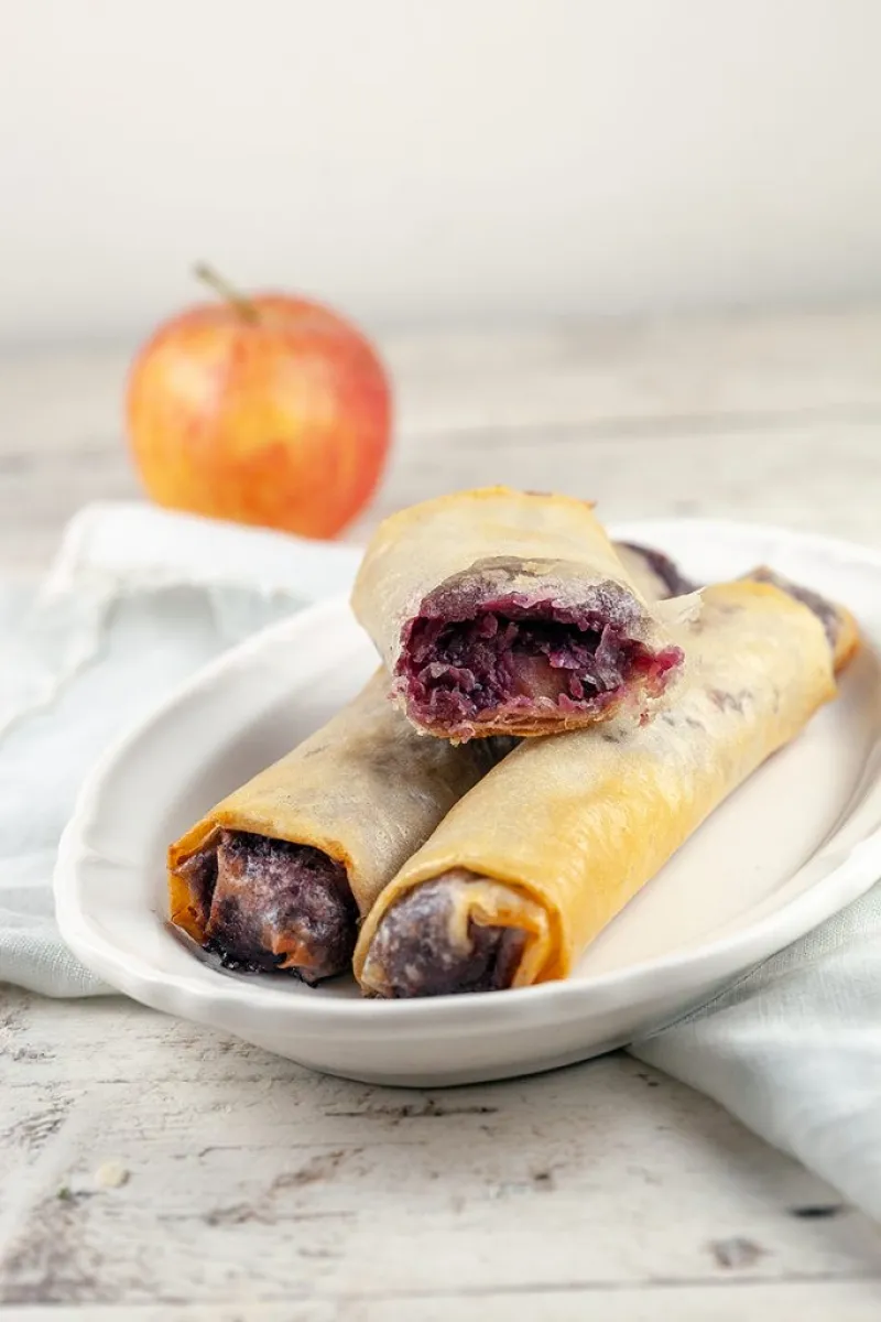Mini red cabbage strudel