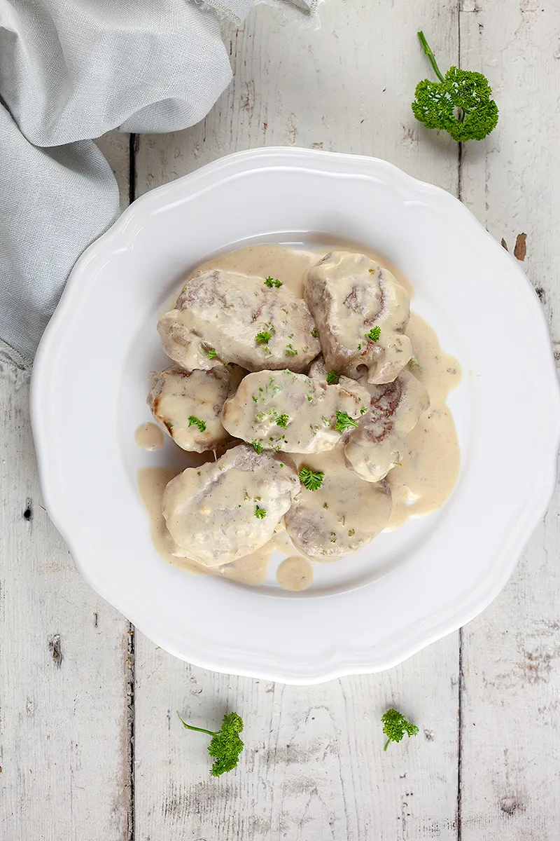 Pork tenderloin with creamy mustard sauce