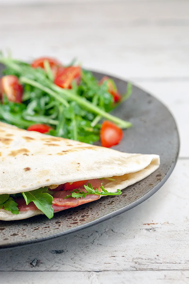 Piadina with ham and mozzarella