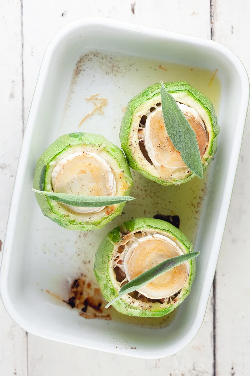 Stuffed zucchini with goat cheese
