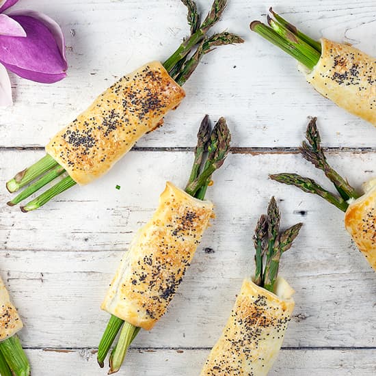 Asparagus puff pastry bundles