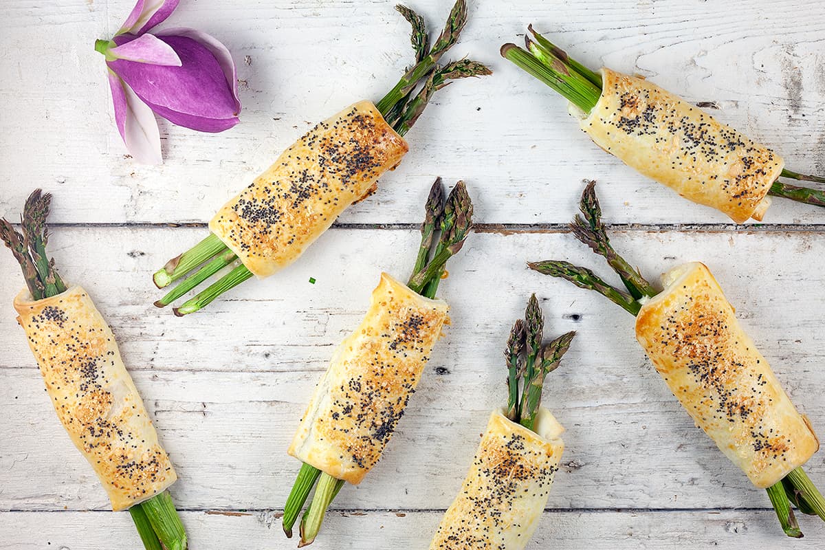 Asparagus puff pastry bundles