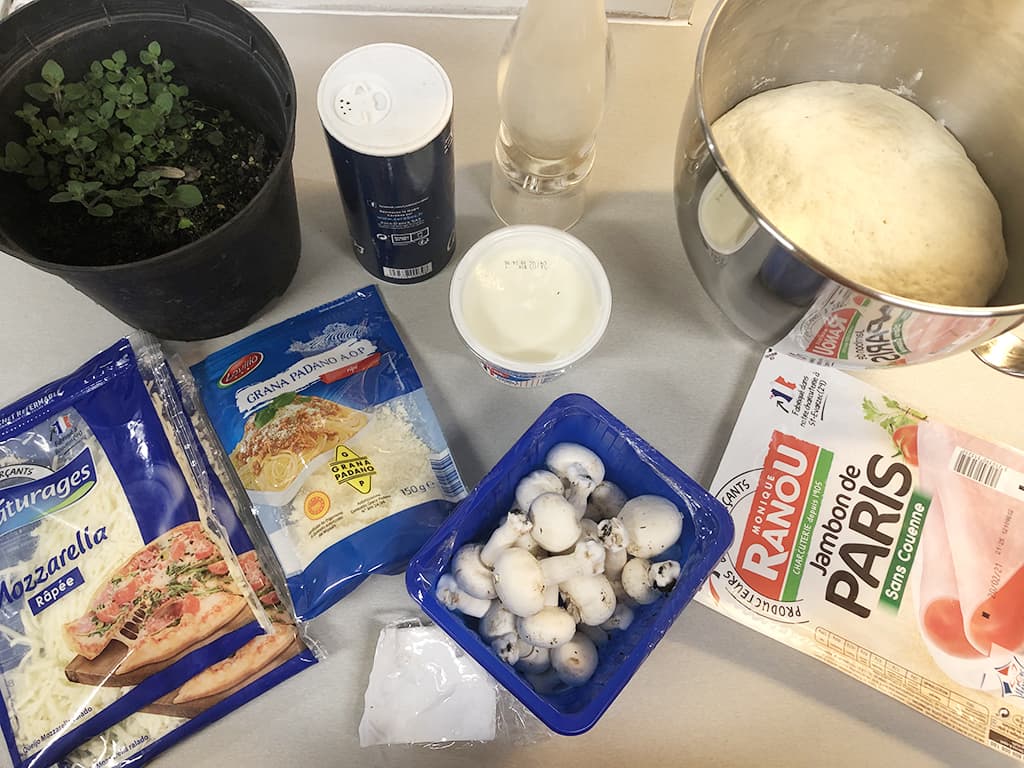 Easy ham and mushroom pizza ingredients