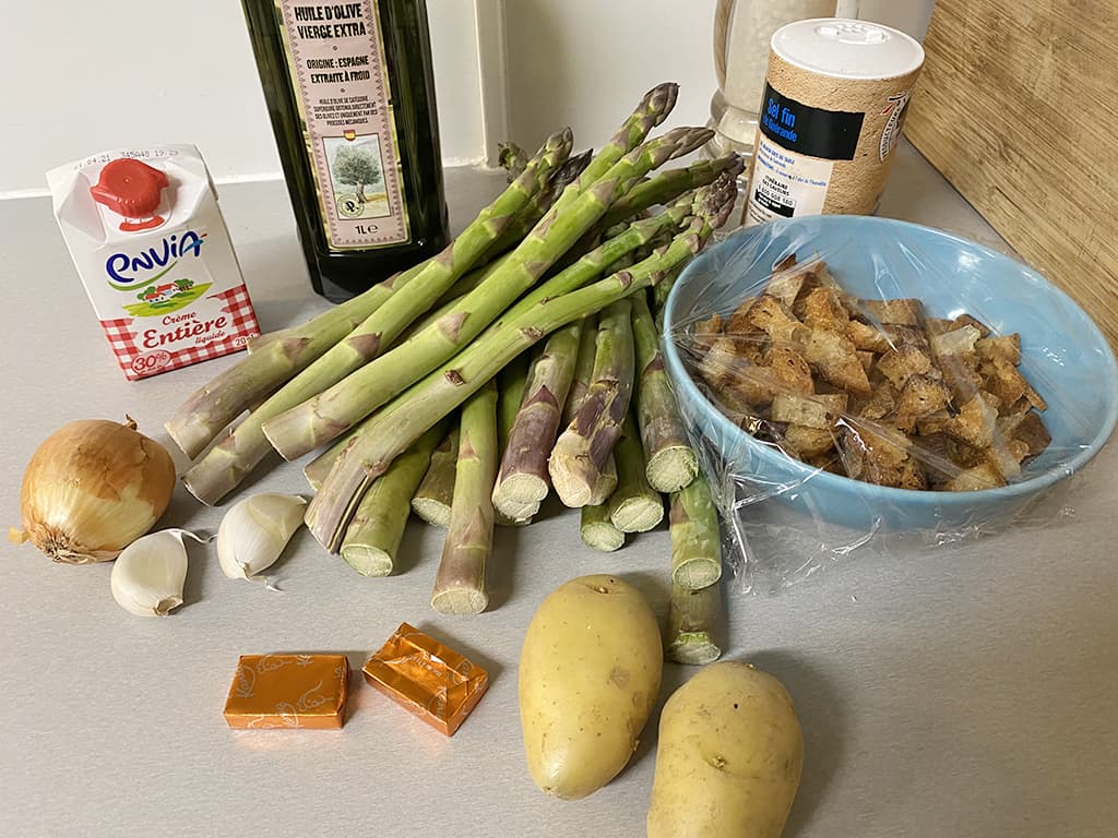 Green asparagus soup ingredients