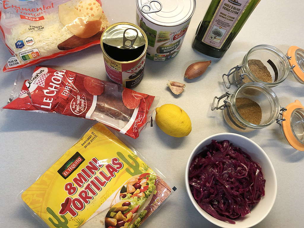 Mini tortillas with beans and red cabbage ingredients
