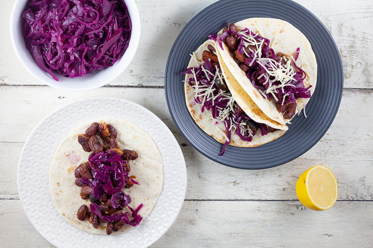 Mini tortillas with beans and red cabbage