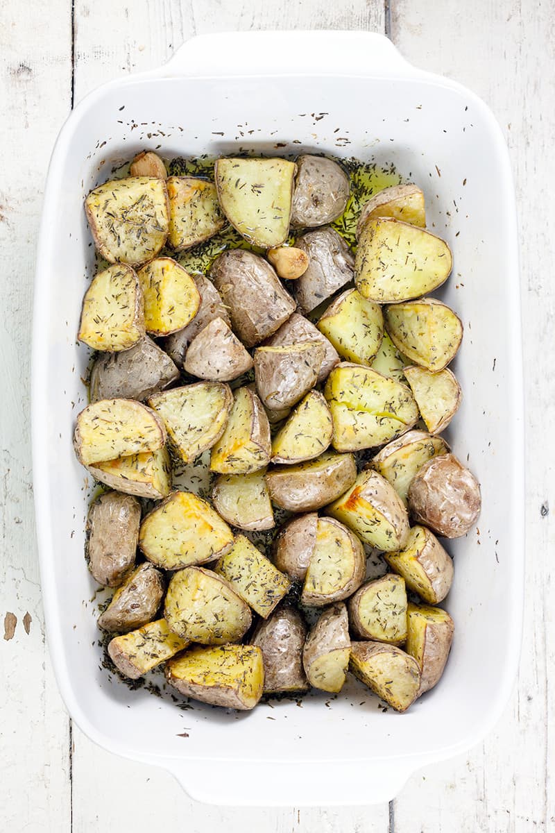 Oven baked garlic Roseval potatoes