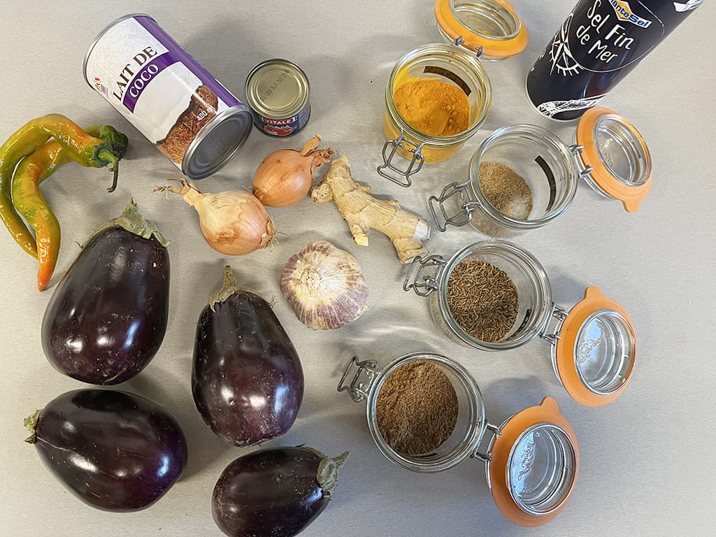 Aubergine (eggplant) curry ingredients