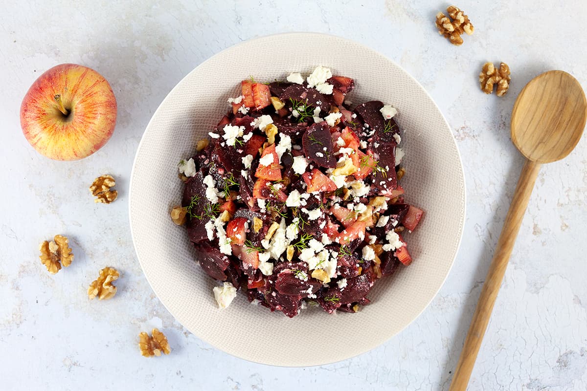 Beetroot salad with apple and feta