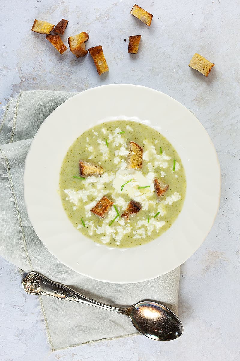 Broccoli soup with croutons