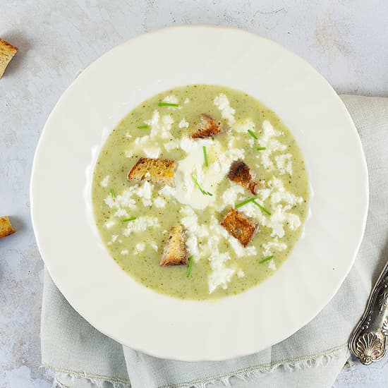 Broccoli soup with croutons