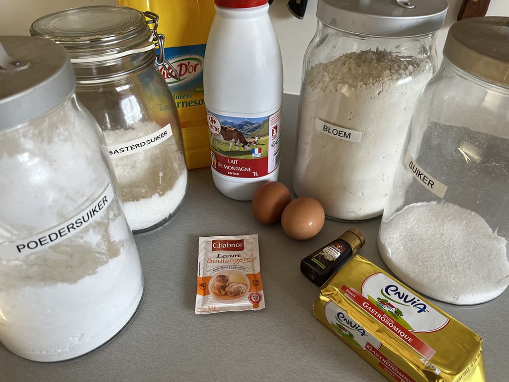 Dutch vanilla cream rolls (puddingbroodjes) ingredients