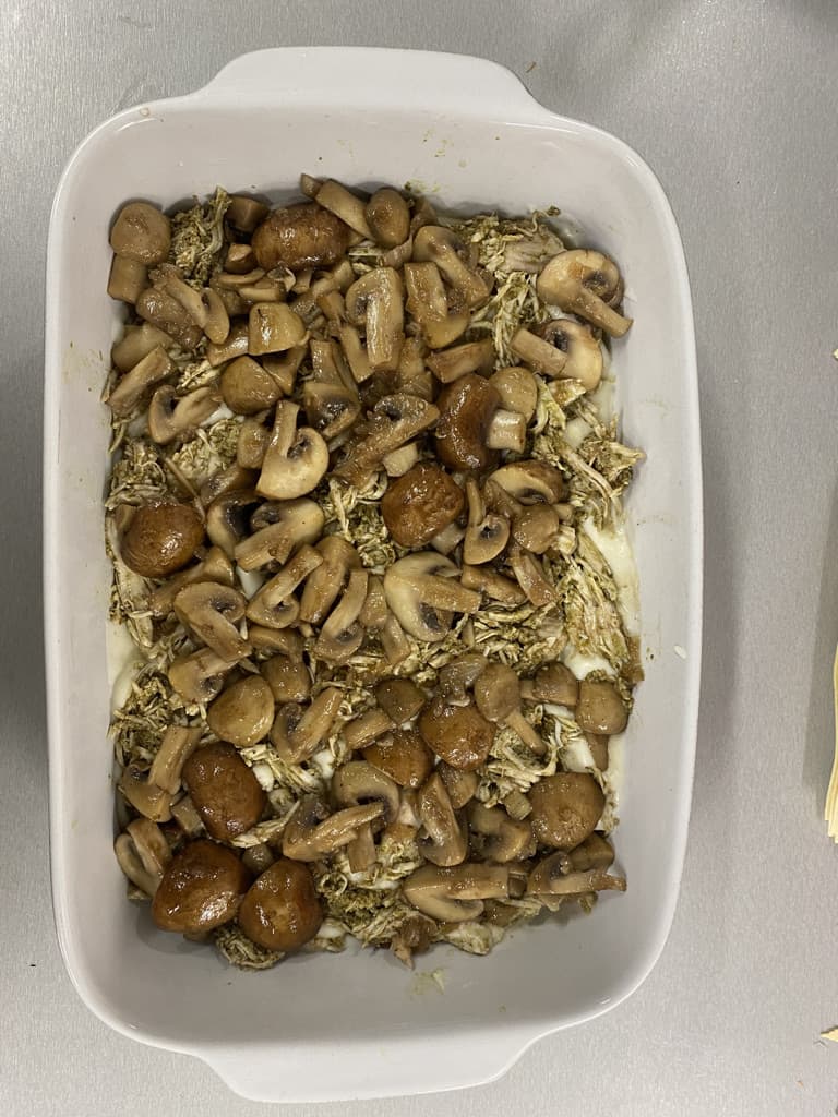 Mushroom and chicken pesto lasagne - step 5