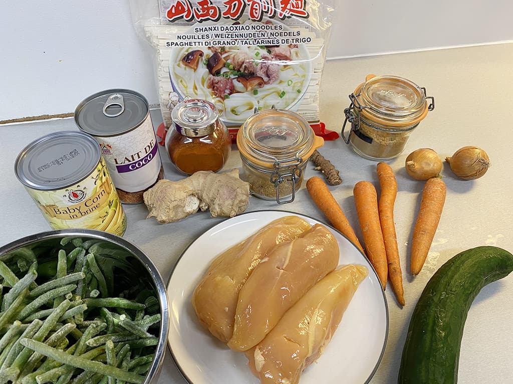 Stir-fried chicken in turmeric-coconut sauce ingredients