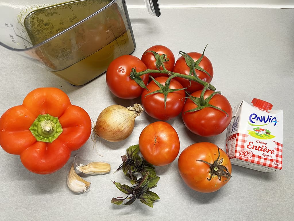 Tomato and pepper soup ingredients