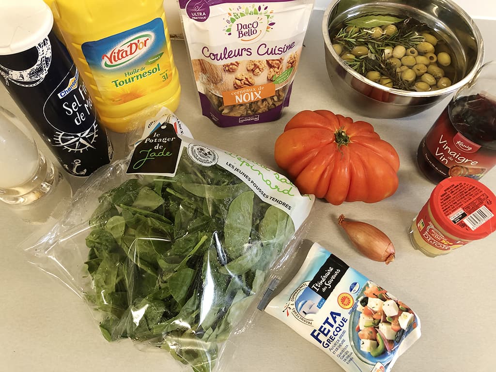 Tomato spinach salad ingredients