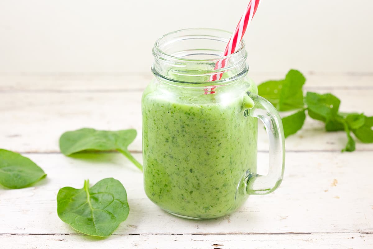 Green smoothie with spinach and banana