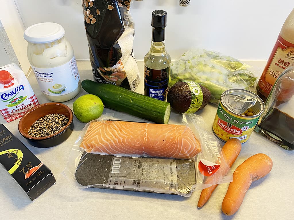 Salmon and avocado poké bowl ingredients