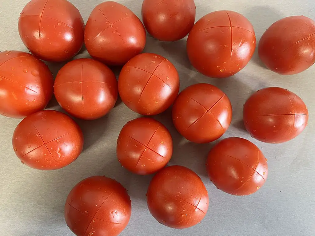 Peeling tomatoes - step 1