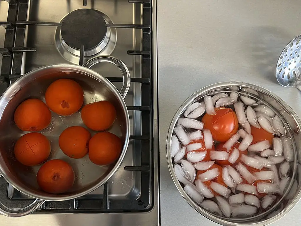 Peeling tomatoes - step 3