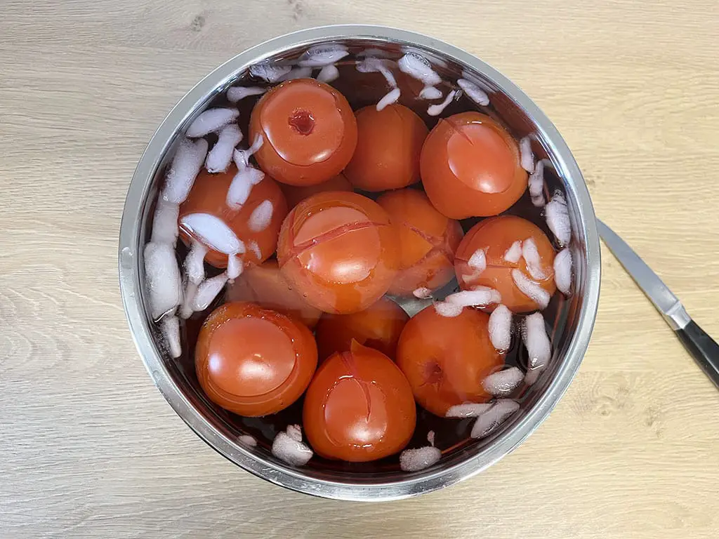 Peeling tomatoes - step 4