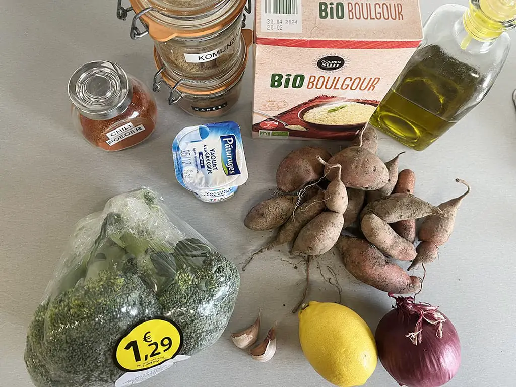 Bulgur and broccoli salad ingredients