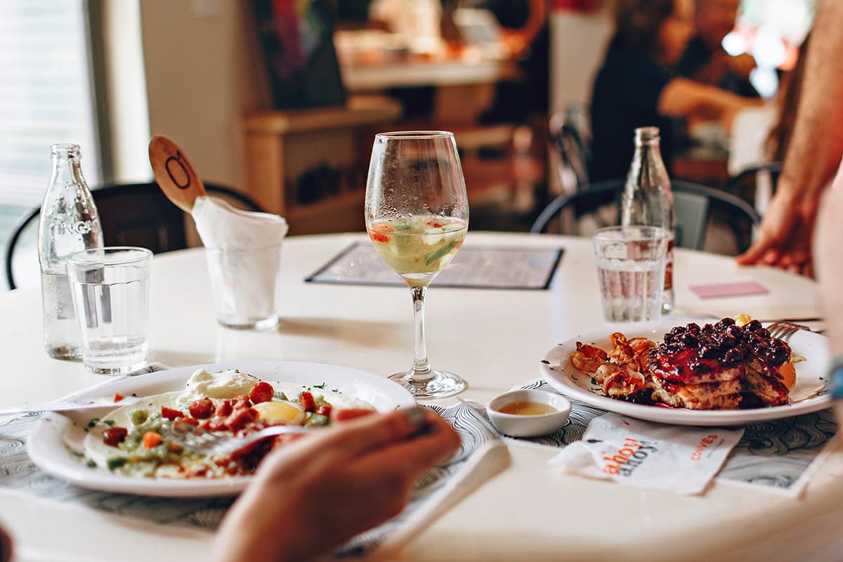 Creative Ways to Save Money on Dining Out as a College Student