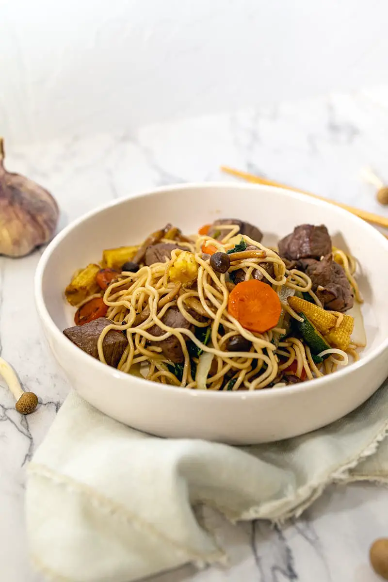 Steak strips with noodles and vegetables