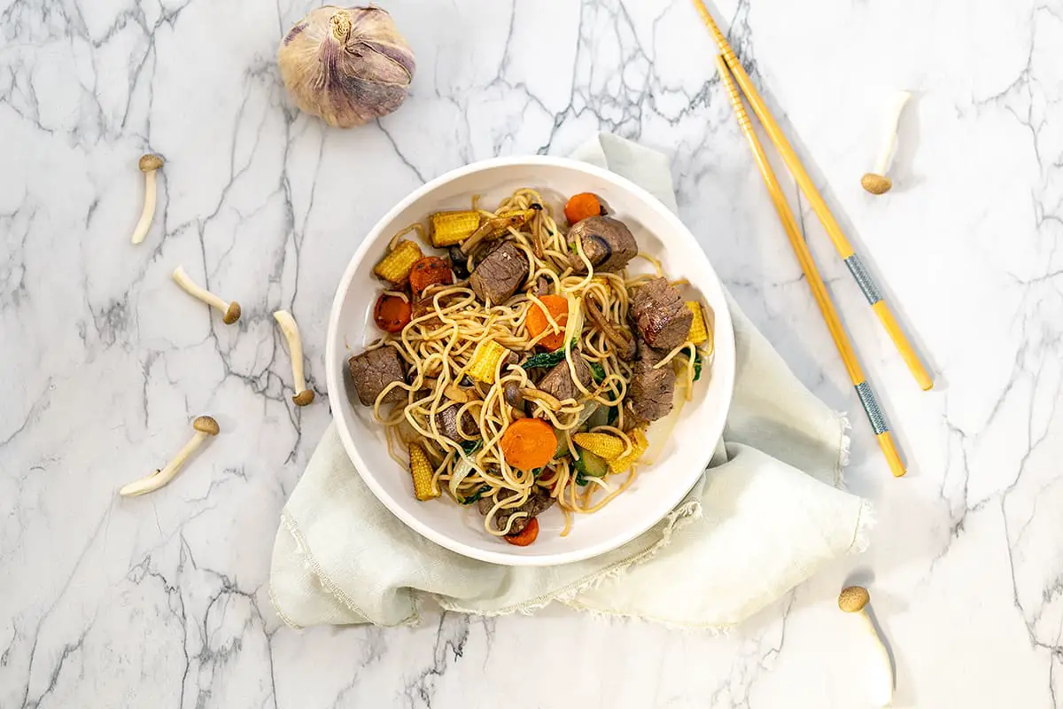 Steak strips with noodles and vegetables