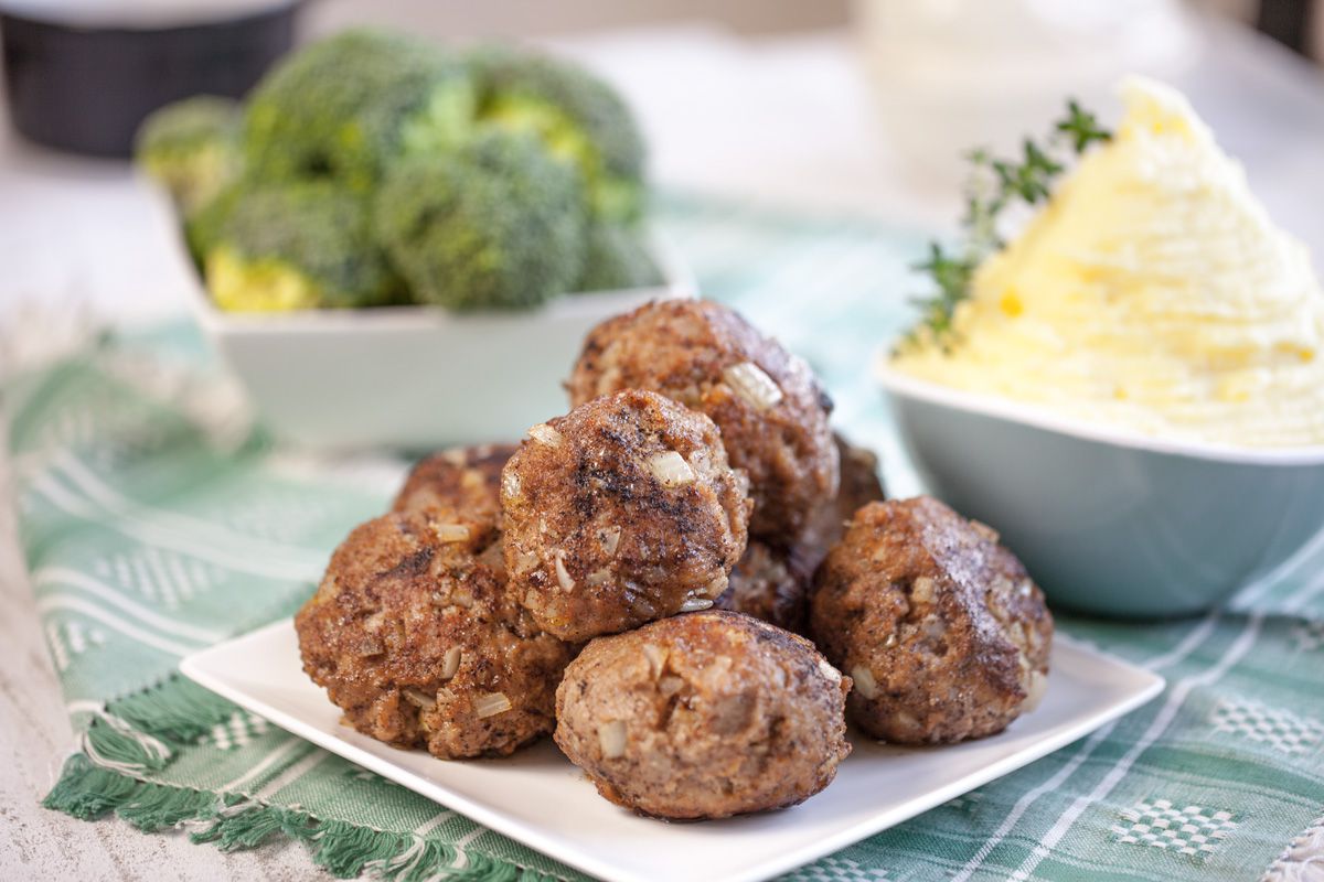 Dutch meatballs with mashed potatoes