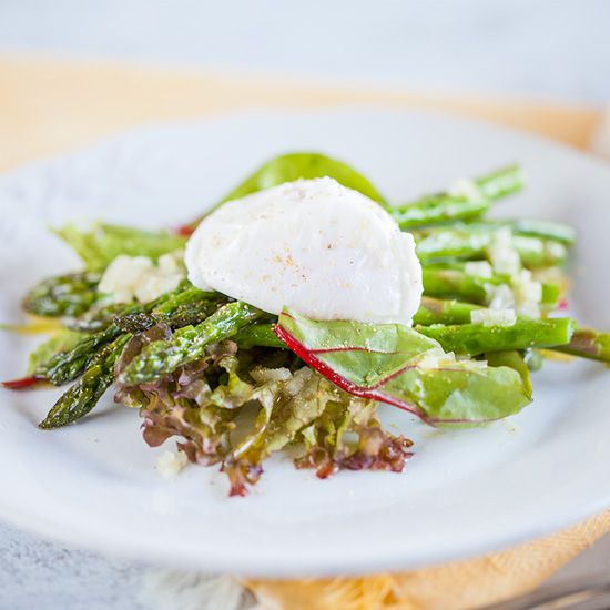 Poached egg asparagus salad