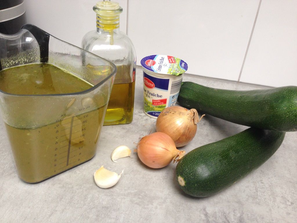 Creamy courgette soup ingredients